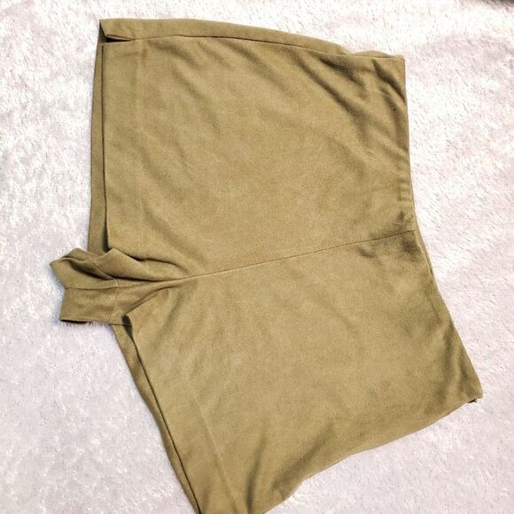 Zara trafaluc collection,  faux suede shorts - Picture 2 of 4
